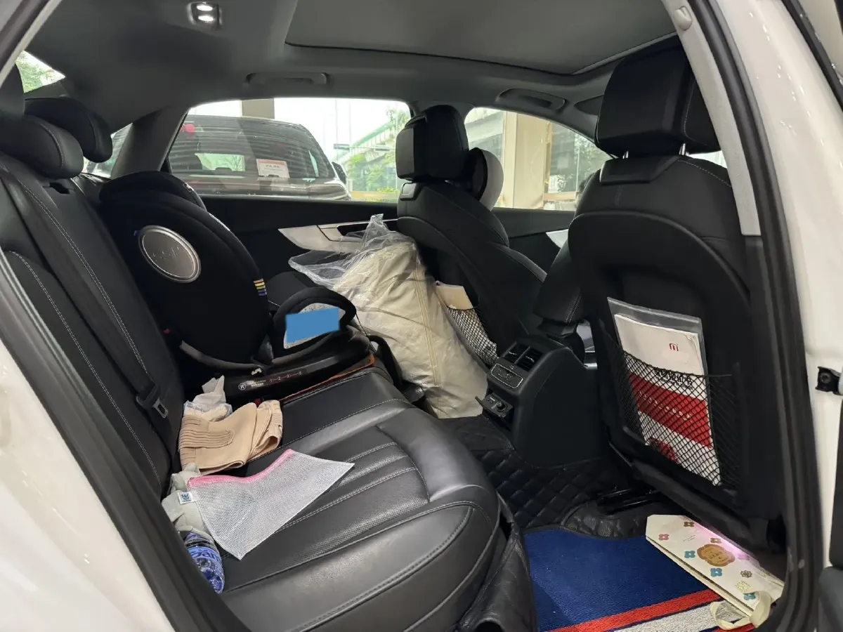 2022 Audi A4L 2.0T 190HP L4 7DCT,autocango,china used car exporter,china ev exporter,chinese used car exporter,chinese used ev exporter