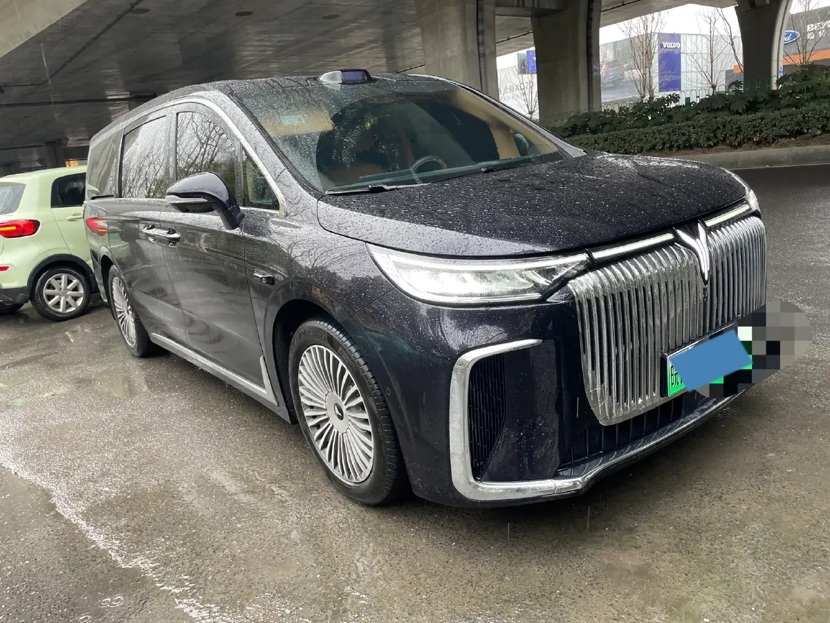 2025 Voyah Dream 1.5T 150HP L4 PHEV 41.7KWH,autocango,china used car exporter,china ev exporter,chinese used car exporter,chinese used ev exporter