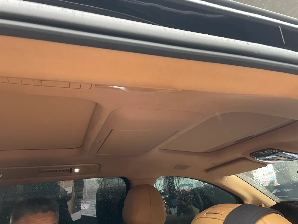 2025 Voyah Dream 1.5T 150HP L4 PHEV 41.7KWH,autocango,china used car exporter,china ev exporter,chinese used car exporter,chinese used ev exporter