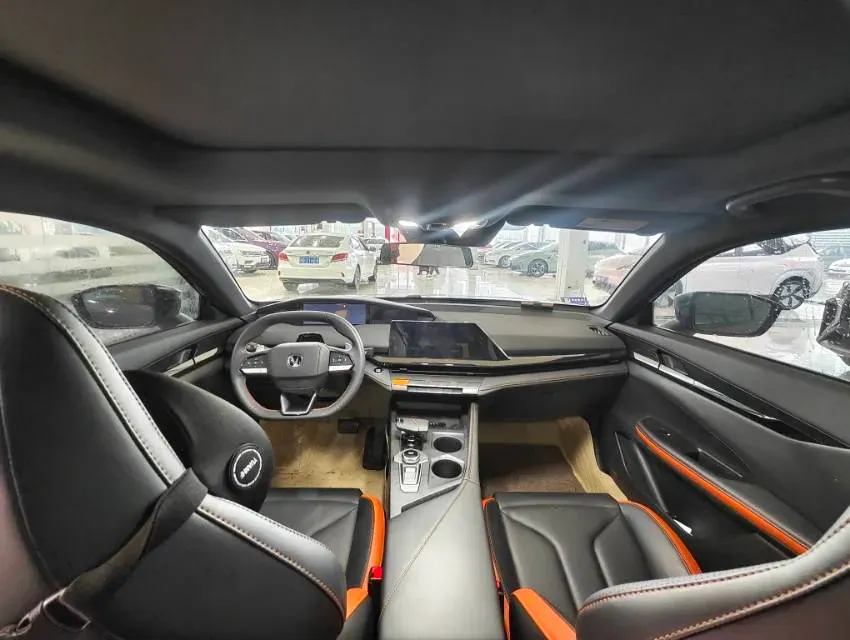 2023 ChangAn UNI-V 1.5T 188HP L4 7DCT,autocango,china used car exporter,china ev exporter,chinese used car exporter,chinese used ev exporter