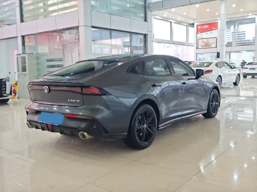 2023 ChangAn UNI-V 1.5T 188HP L4 7DCT,autocango,china used car exporter,china ev exporter,chinese used car exporter,chinese used ev exporter