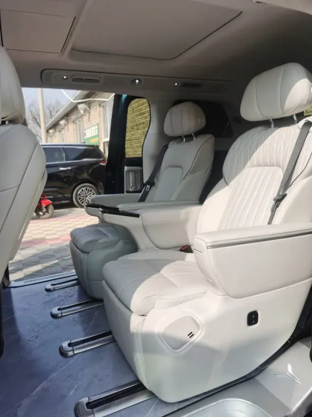 2025 Voyah Dream 1.5T 150HP L4 PHEV 41.7KWH,autocango,china used car exporter,china ev exporter,chinese used car exporter,chinese used ev exporter