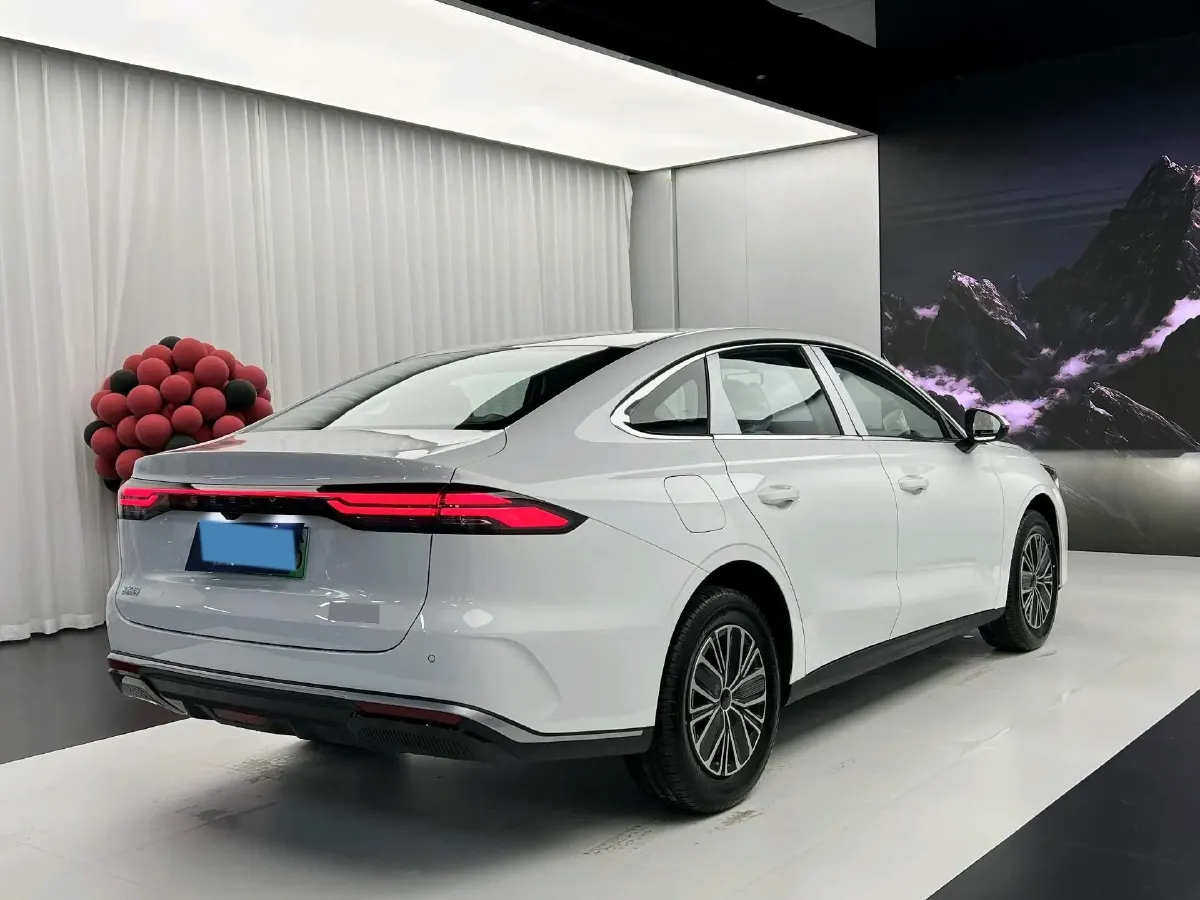 2026 Geely Galaxy Starshine 6 1.5L 112HP L4 1DHT PHEV,autocango,china used car exporter,china ev exporter,chinese used car exporter,chinese used ev exporter