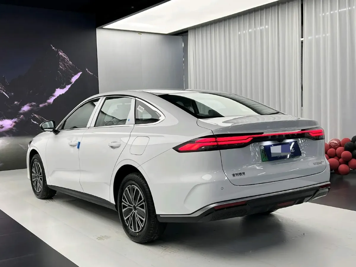 2026 Geely Galaxy Starshine 6 1.5L 112HP L4 1DHT PHEV,autocango,china used car exporter,china ev exporter,chinese used car exporter,chinese used ev exporter