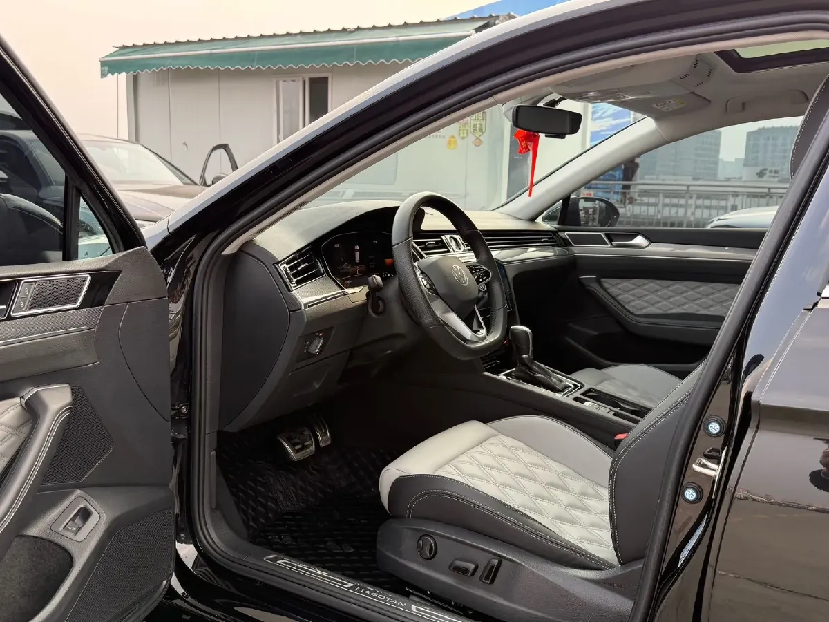 2023 Volkswagen Magotan 2.0T 186HP L4 7DCT,autocango,china used car exporter,china ev exporter,chinese used car exporter,chinese used ev exporter