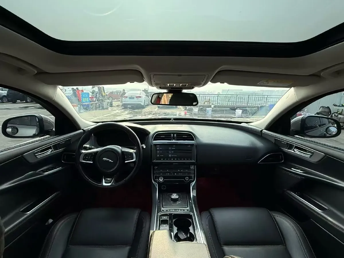 2019 Land Rover Discovery Sport 2.0T 200HP L4 9AT,autocango,china used car exporter,china ev exporter,chinese used car exporter,chinese used ev exporter