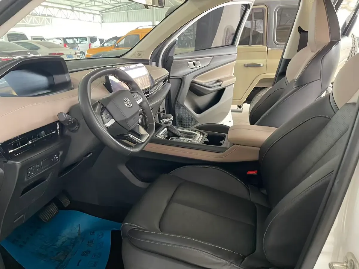 2022 ChangAn UNI-V 1.5T 188HP L4 7DCT,autocango,china used car exporter,china ev exporter,chinese used car exporter,chinese used ev exporter