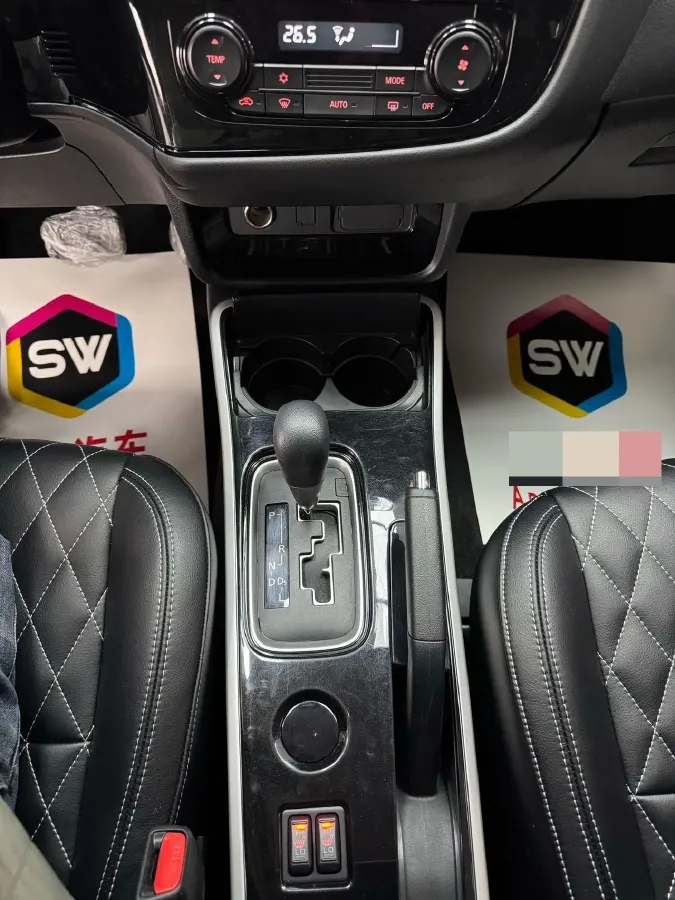 2021 Mitsubishi Outlander 2.0L 166HP L4 CVT,autocango,china used car exporter,china ev exporter,chinese used car exporter,chinese used ev exporter