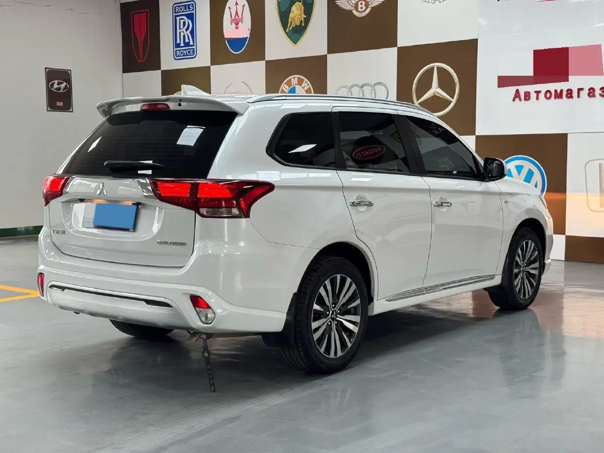 2021 Mitsubishi Outlander 2.0L 166HP L4 CVT,autocango,china used car exporter,china ev exporter,chinese used car exporter,chinese used ev exporter
