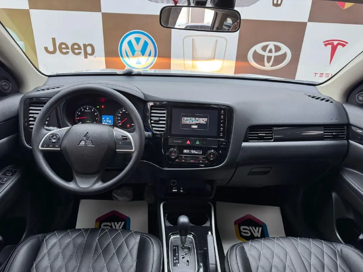 2021 Mitsubishi Outlander 2.0L 166HP L4 CVT,autocango,china used car exporter,china ev exporter,chinese used car exporter,chinese used ev exporter