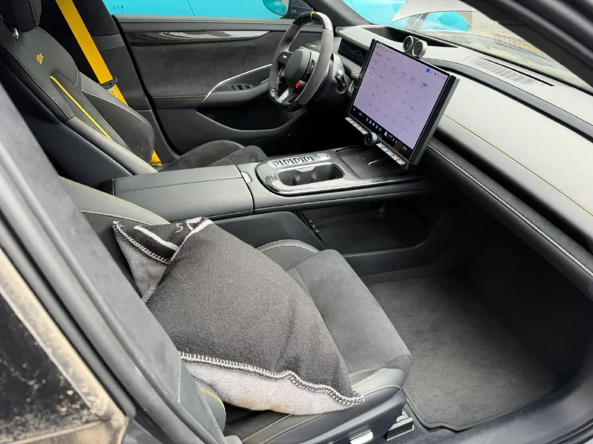 2025 MI SU7 Ultra BEV 93.7KWH,autocango,china used car exporter,china ev exporter,chinese used car exporter,chinese used ev exporter