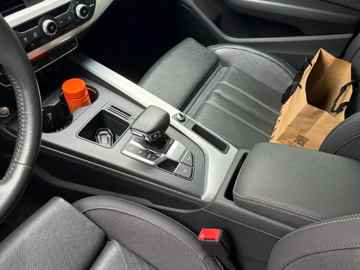 2020 Audi A4L 2.0T 190HP L4 7DCT,autocango,china used car exporter,china ev exporter,chinese used car exporter,chinese used ev exporter