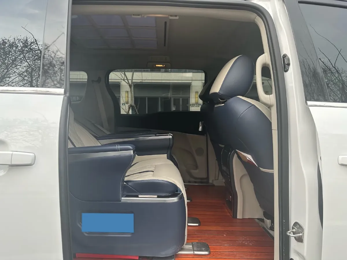 2021 Buick GL8 2.0T 237HP L4 9AT,autocango,china used car exporter,china ev exporter,chinese used car exporter,chinese used ev exporter