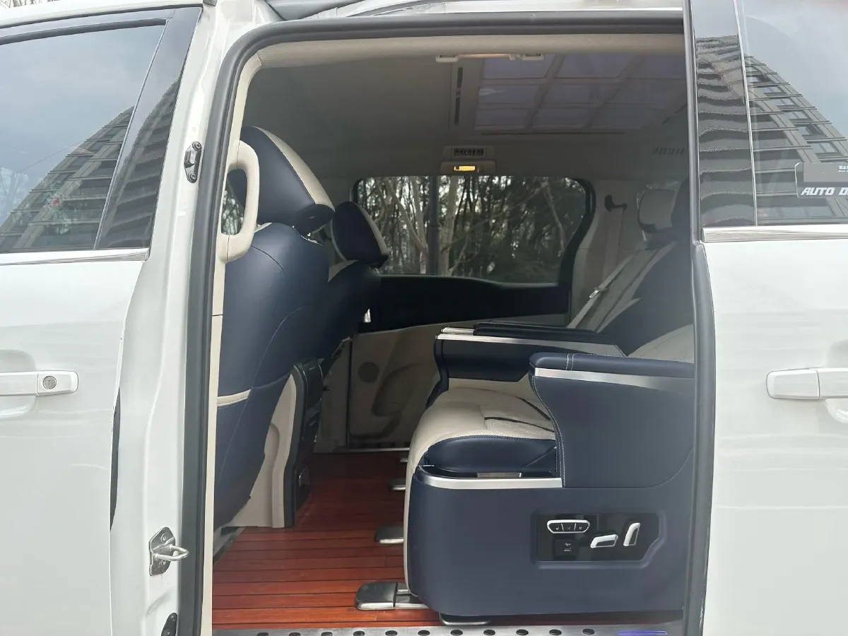 2021 Buick GL8 2.0T 237HP L4 9AT,autocango,china used car exporter,china ev exporter,chinese used car exporter,chinese used ev exporter