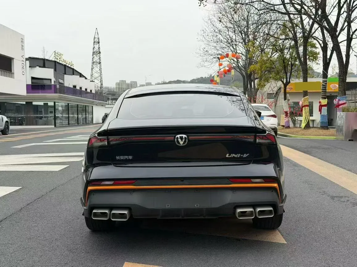 2024 ChangAn UNI-V 1.5T 188HP L4 7DCT,autocango,china used car exporter,china ev exporter,chinese used car exporter,chinese used ev exporter
