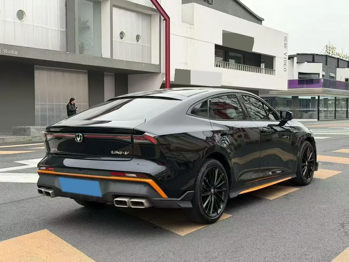 2024 ChangAn UNI-V 1.5T 188HP L4 7DCT,autocango,china used car exporter,china ev exporter,chinese used car exporter,chinese used ev exporter