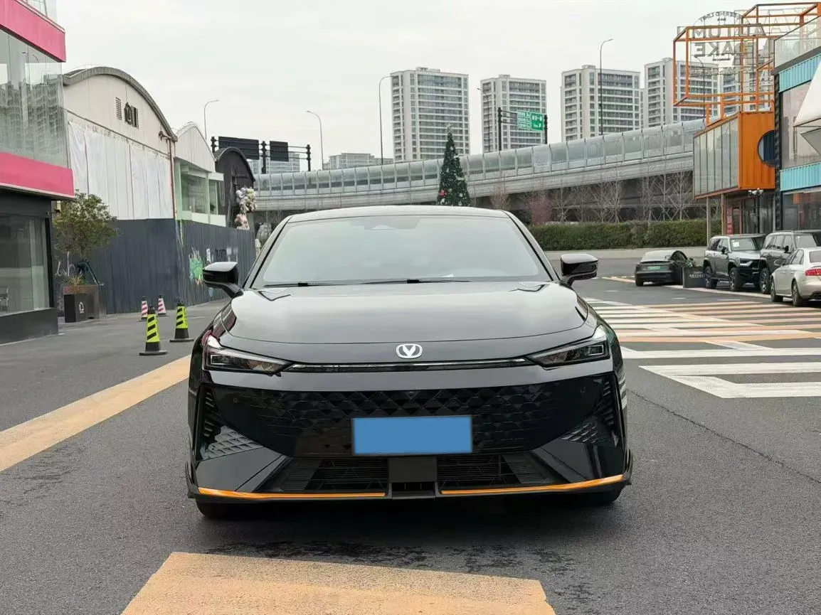 2024 ChangAn UNI-V 1.5T 188HP L4 7DCT,autocango,china used car exporter,china ev exporter,chinese used car exporter,chinese used ev exporter