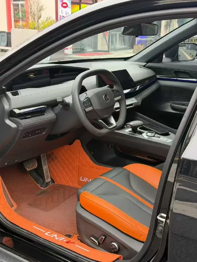 2024 ChangAn UNI-V 1.5T 188HP L4 7DCT,autocango,china used car exporter,china ev exporter,chinese used car exporter,chinese used ev exporter