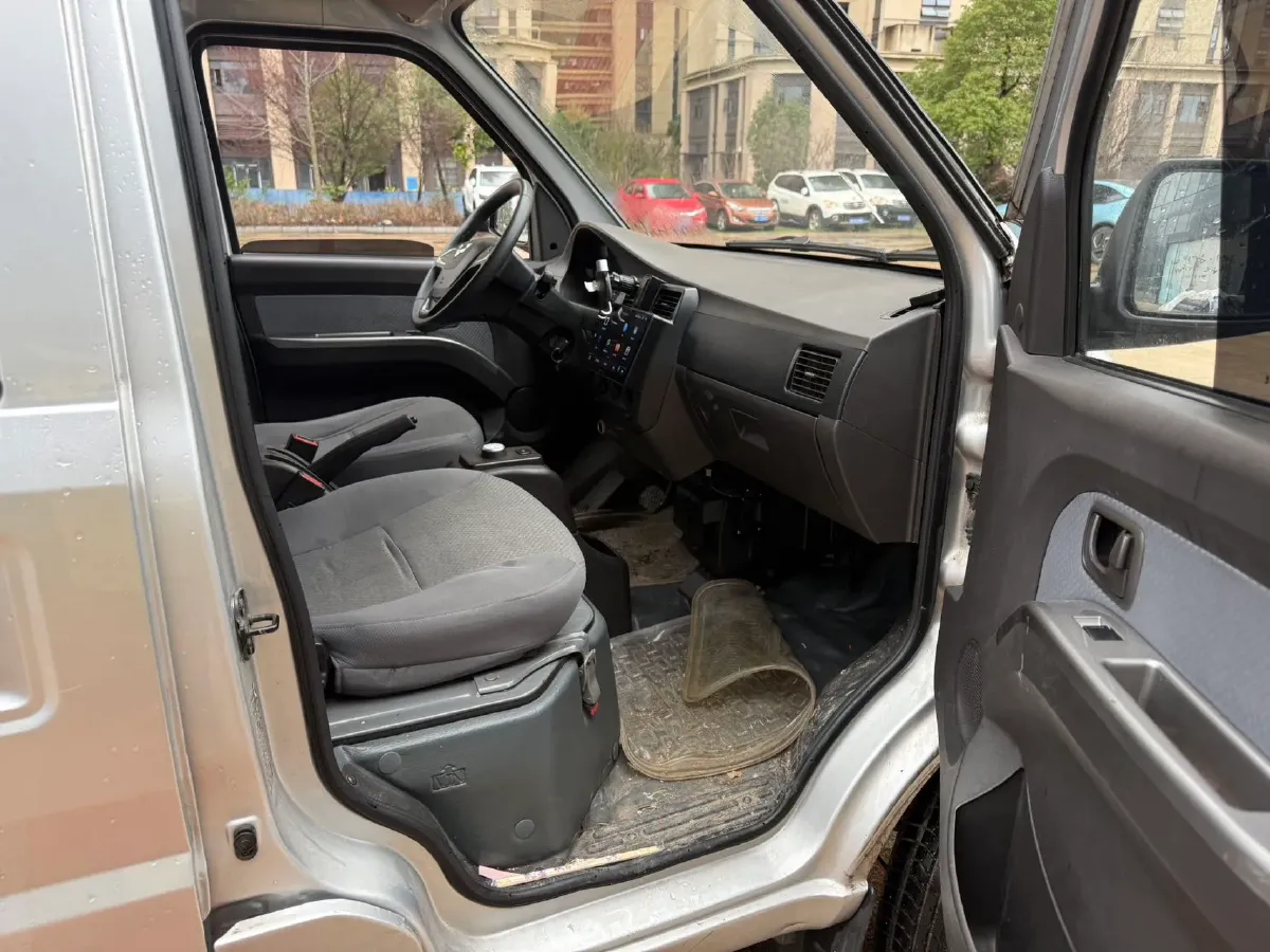 2022 WuLing RongGuang Mini Truck EV BEV 41.5KWH,autocango,china used car exporter,china ev exporter,chinese used car exporter,chinese used ev exporter