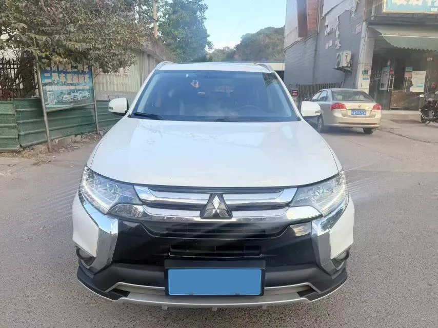 2019 Mitsubishi Outlander 2.4L 192HP L4 CVT,autocango,china used car exporter,china ev exporter,chinese used car exporter,chinese used ev exporter