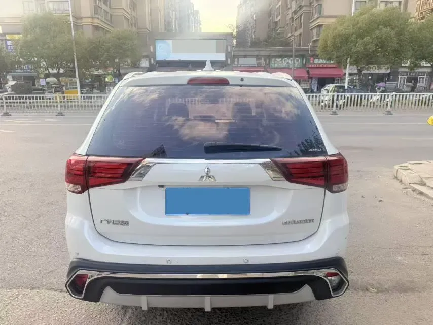 2019 Mitsubishi Outlander 2.4L 192HP L4 CVT,autocango,china used car exporter,china ev exporter,chinese used car exporter,chinese used ev exporter
