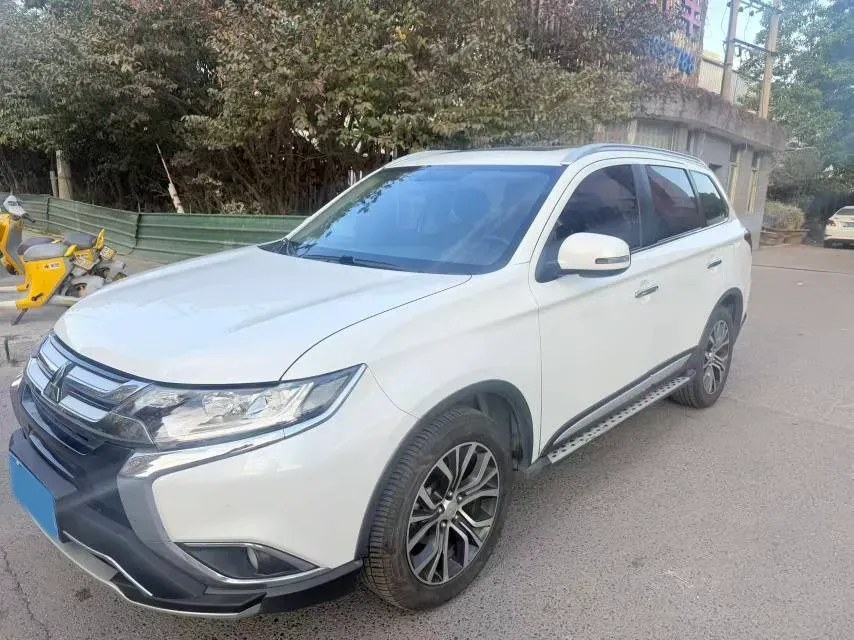2019 Mitsubishi Outlander 2.4L 192HP L4 CVT,autocango,china used car exporter,china ev exporter,chinese used car exporter,chinese used ev exporter