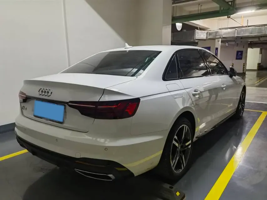 2022 Audi A4L 2.0T 190HP L4 7DCT,autocango,china used car exporter,china ev exporter,chinese used car exporter,chinese used ev exporter