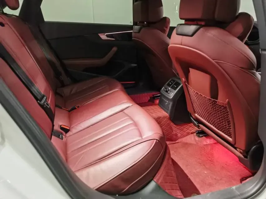 2022 Audi A4L 2.0T 190HP L4 7DCT,autocango,china used car exporter,china ev exporter,chinese used car exporter,chinese used ev exporter