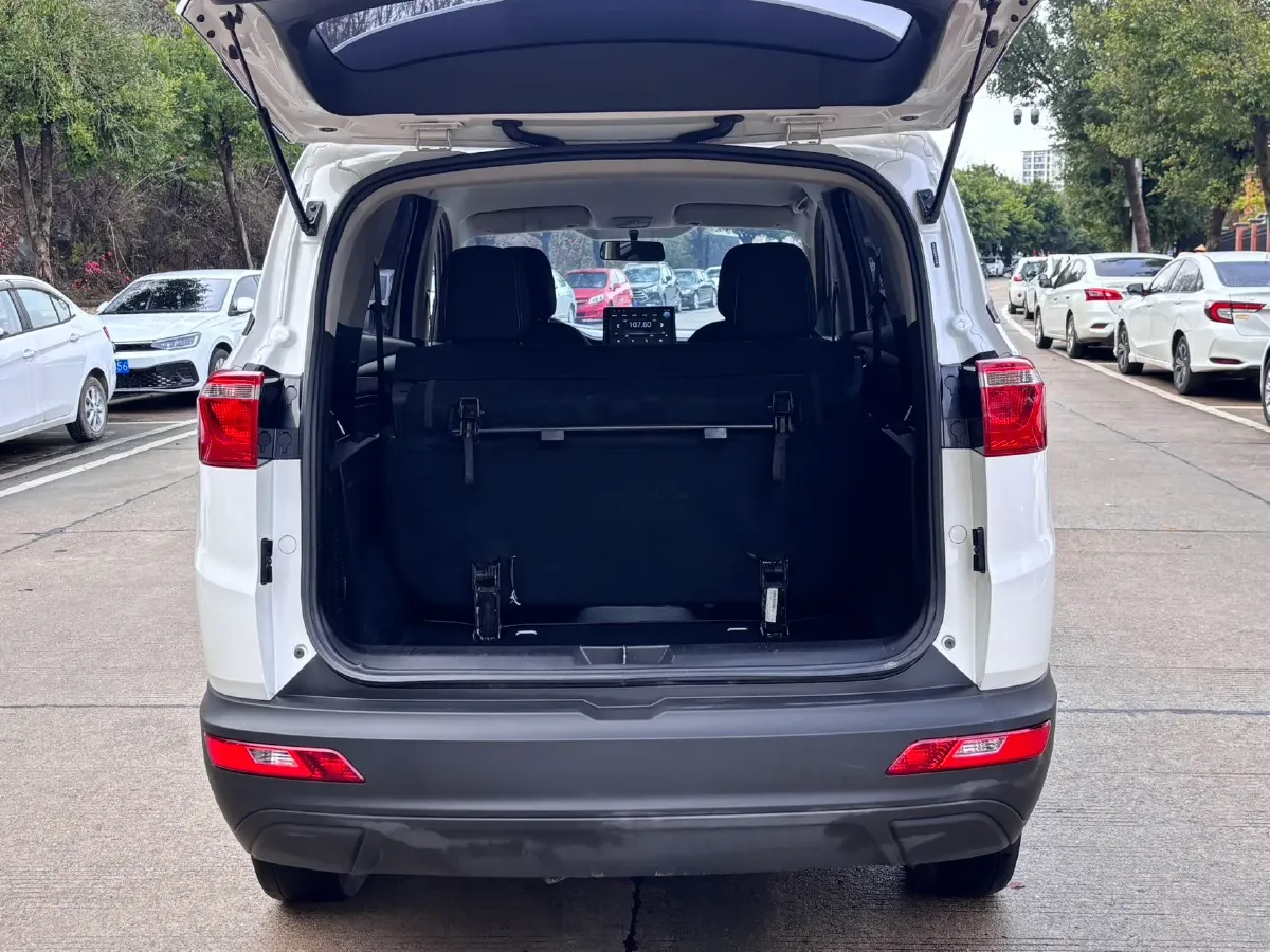 2019 WuLing HongGuang S3 1.5L 99HP L4 6MT,autocango,china used car exporter,china ev exporter,chinese used car exporter,chinese used ev exporter