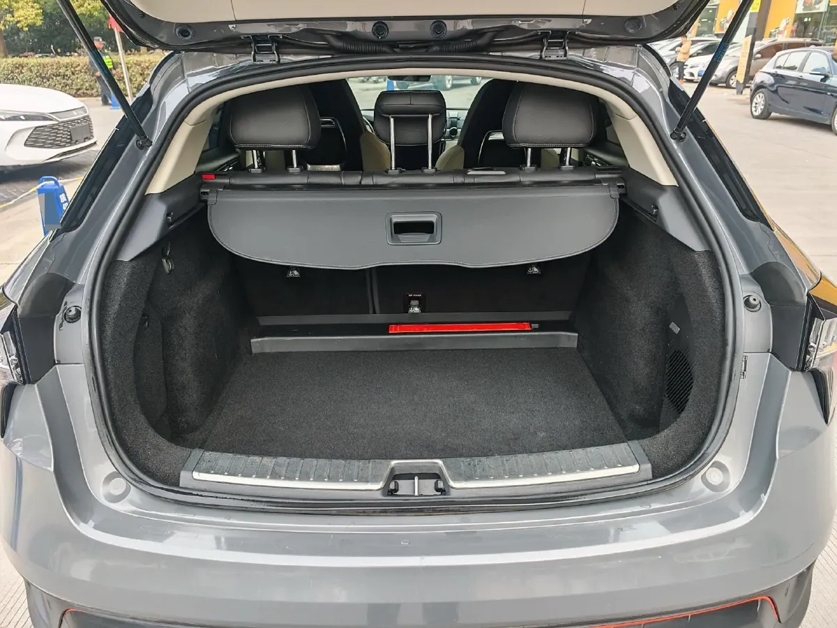 2018 Toyota C-HR 2.0L 171HP L4 CVT,autocango,china used car exporter,china ev exporter,chinese used car exporter,chinese used ev exporter