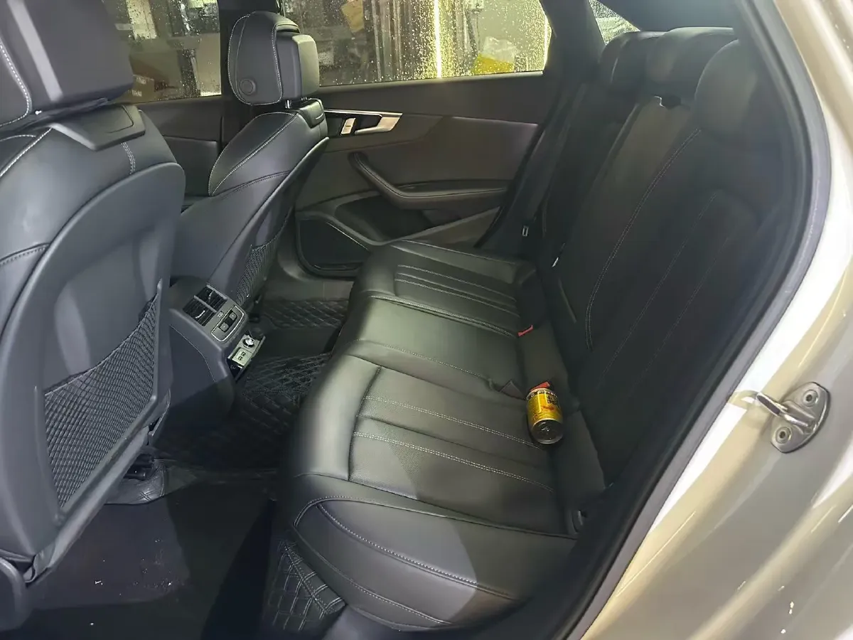 2024 Audi A4L 2.0T 190HP L4 7DCT,autocango,china used car exporter,china ev exporter,chinese used car exporter,chinese used ev exporter