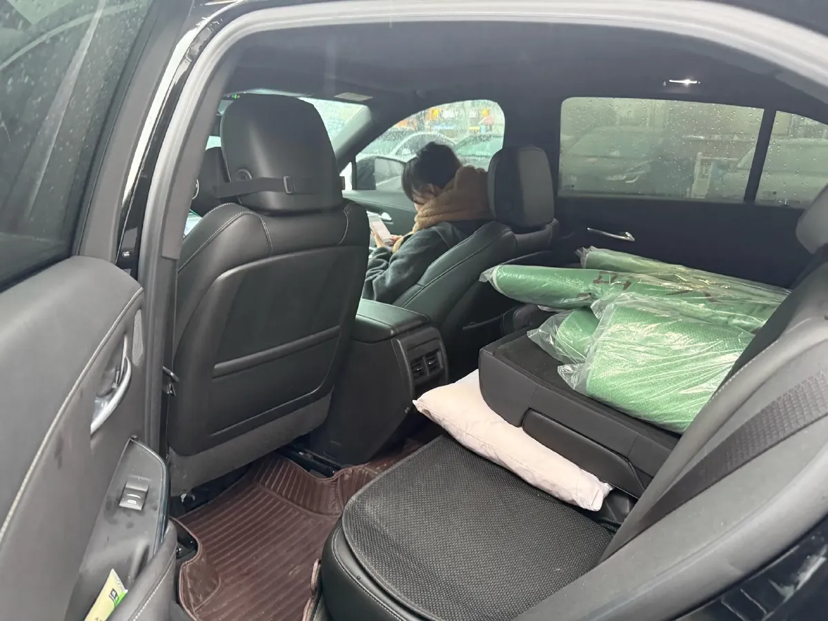 2023 Cadillac XT4 2.0T 237HP L4 9AT,autocango,china used car exporter,china ev exporter,chinese used car exporter,chinese used ev exporter