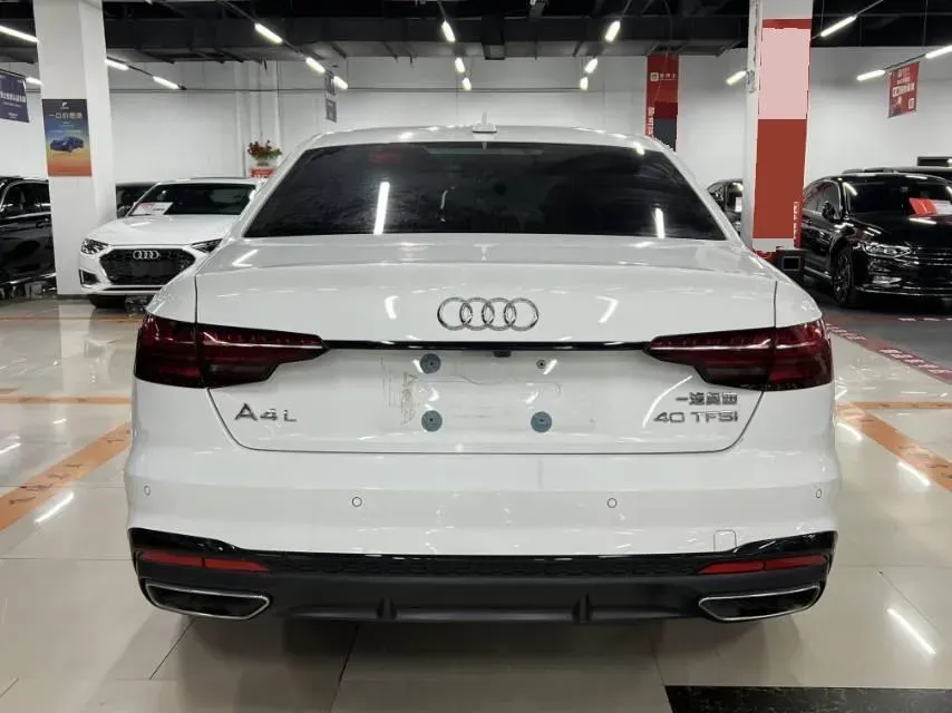 2025 Audi A4L 2.0T 190HP L4 7DCT,autocango,china used car exporter,china ev exporter,chinese used car exporter,chinese used ev exporter