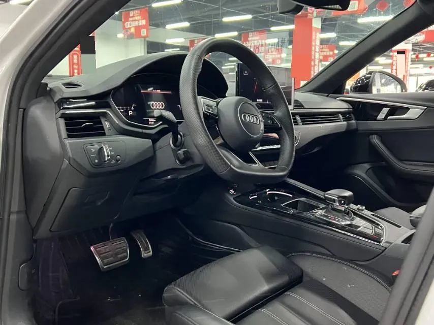 2025 Audi A4L 2.0T 190HP L4 7DCT,autocango,china used car exporter,china ev exporter,chinese used car exporter,chinese used ev exporter