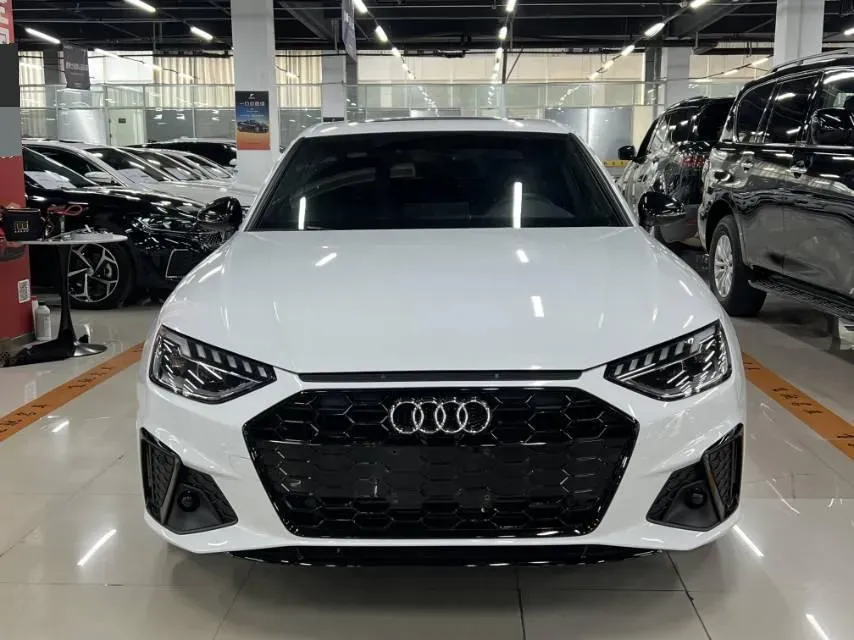 2025 Audi A4L 2.0T 190HP L4 7DCT,autocango,china used car exporter,china ev exporter,chinese used car exporter,chinese used ev exporter