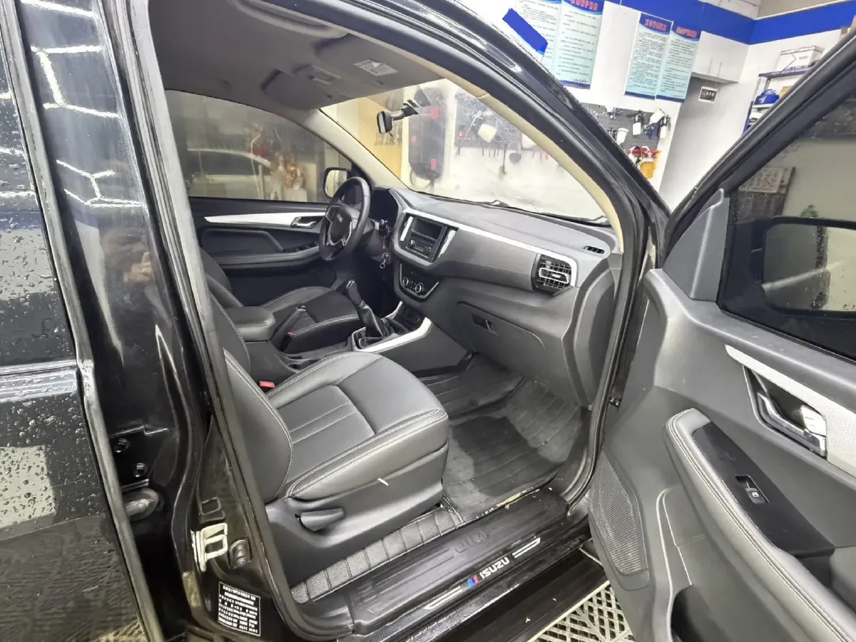 2020 JMC BaoDian 2.5T 140HP L4 5MT,autocango,china used car exporter,china ev exporter,chinese used car exporter,chinese used ev exporter