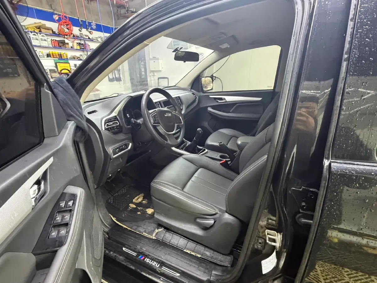 2020 JMC BaoDian 2.5T 140HP L4 5MT,autocango,china used car exporter,china ev exporter,chinese used car exporter,chinese used ev exporter