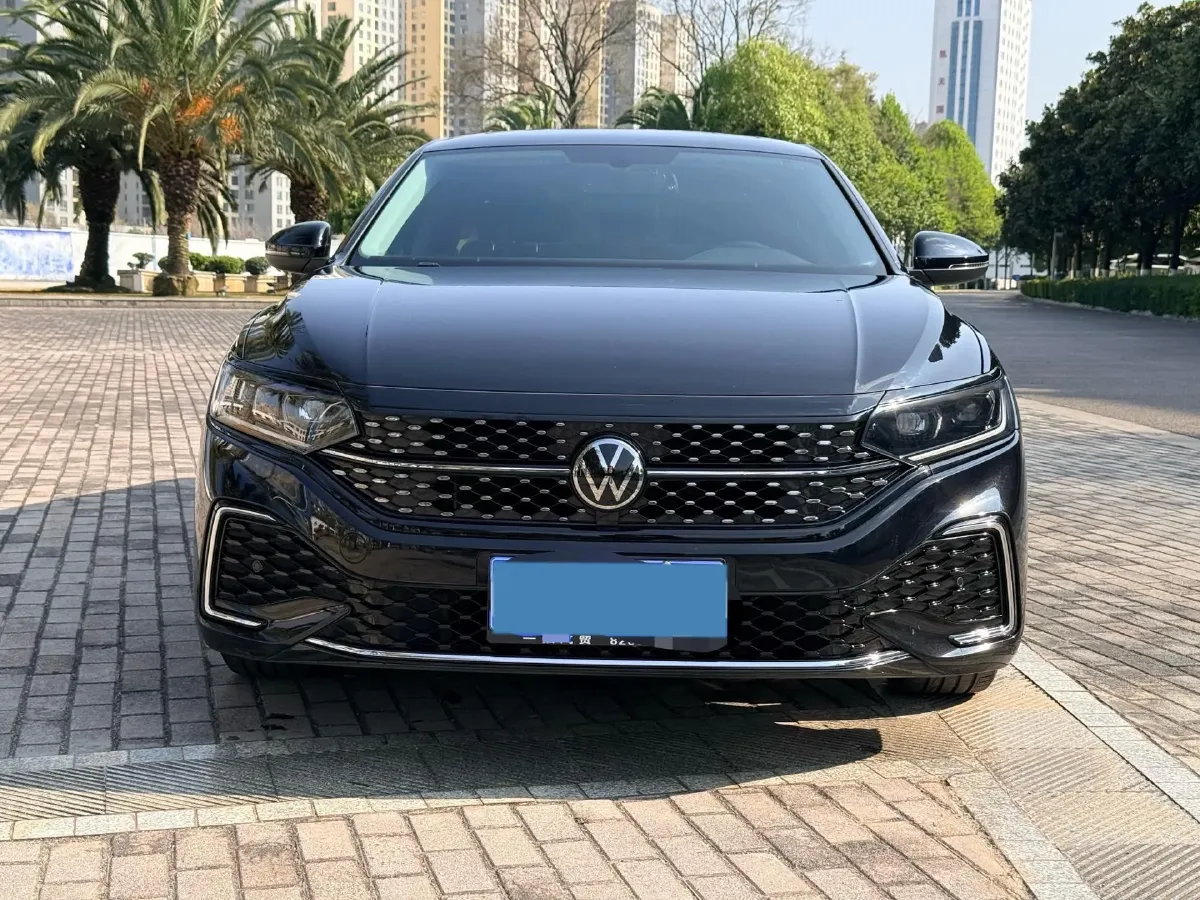 2024 Volkswagen Passat 2.0T 220HP L4 7DCT,autocango,china used car exporter,china ev exporter,chinese used car exporter,chinese used ev exporter