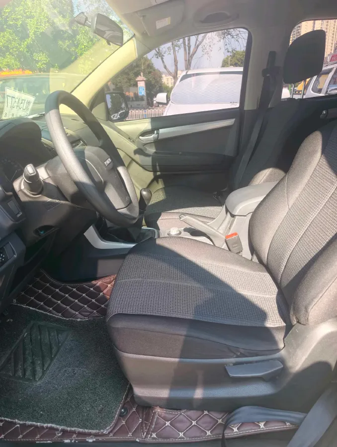 2018 MAXUS XinTu V80 2.5T 136HP L4 6MT,autocango,china used car exporter,china ev exporter,chinese used car exporter,chinese used ev exporter