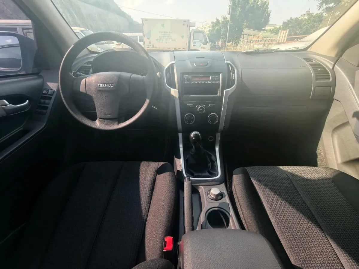 2018 MAXUS XinTu V80 2.5T 136HP L4 6MT,autocango,china used car exporter,china ev exporter,chinese used car exporter,chinese used ev exporter