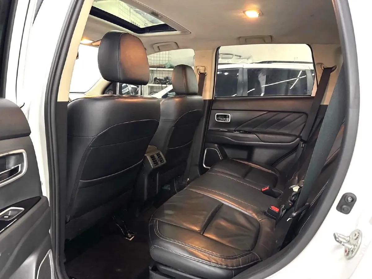 2019 Mitsubishi Outlander 2.4L 192HP L4 CVT,autocango,china used car exporter,china ev exporter,chinese used car exporter,chinese used ev exporter