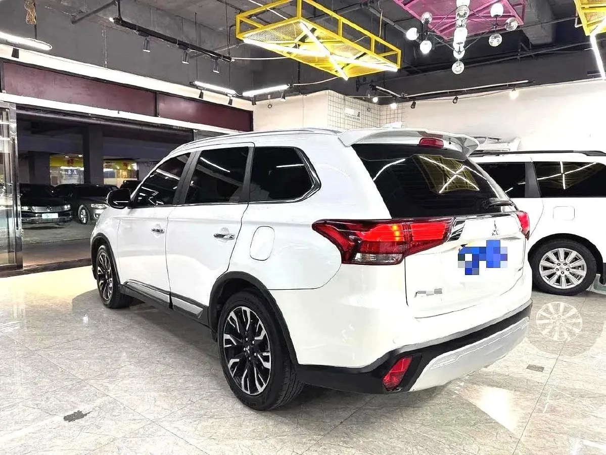 2019 Mitsubishi Outlander 2.4L 192HP L4 CVT,autocango,china used car exporter,china ev exporter,chinese used car exporter,chinese used ev exporter