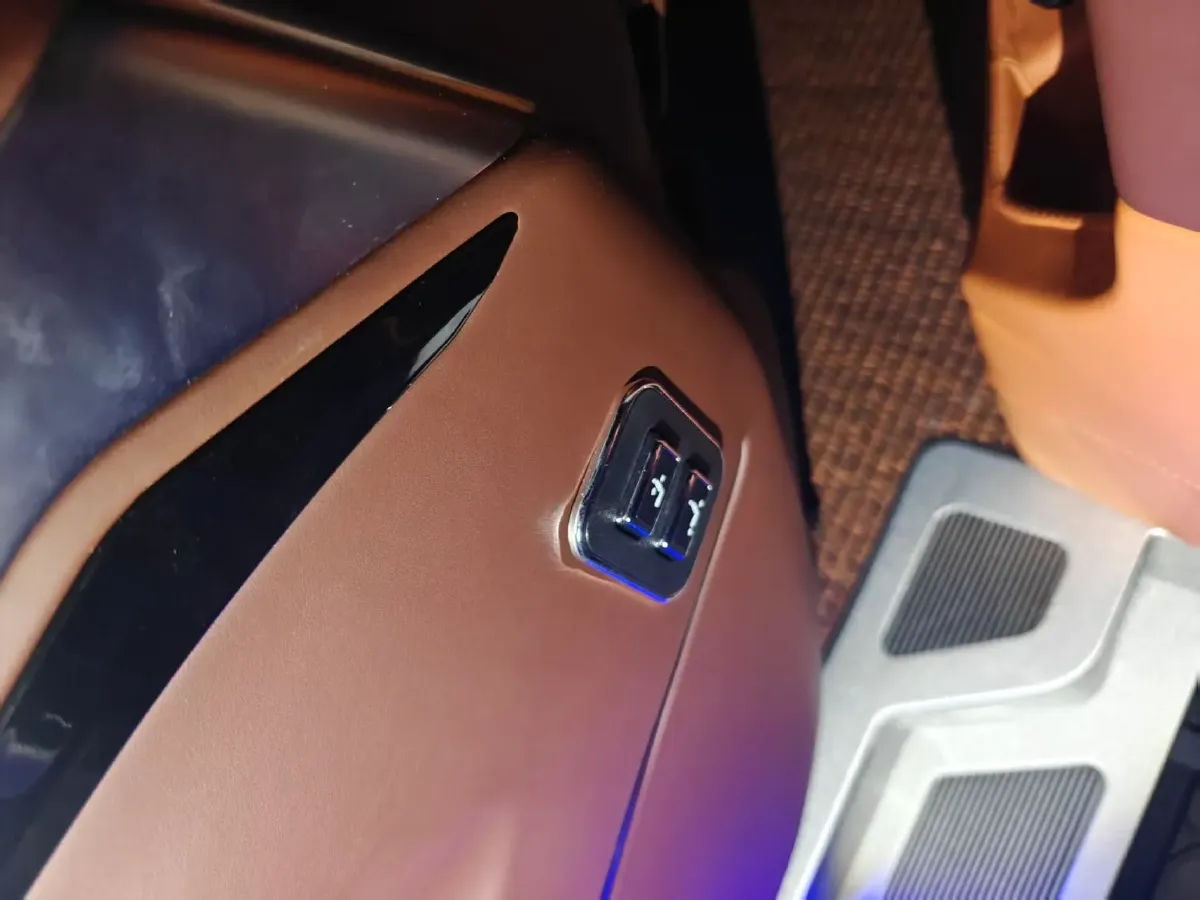 2024 Mercedes-Benz Vito 2.0T 231HP L4 9AT,autocango,china used car exporter,china ev exporter,chinese used car exporter,chinese used ev exporter