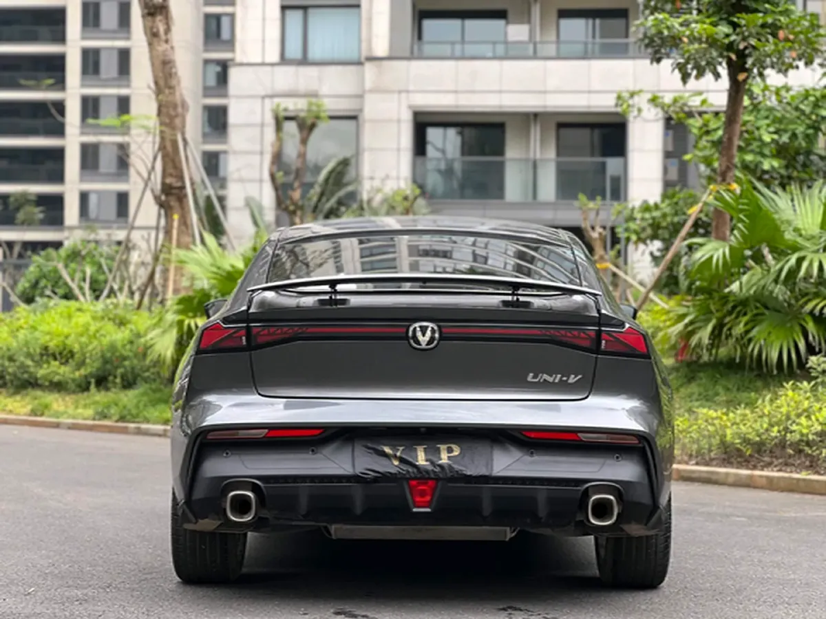 2023 ChangAn UNI-V 1.5T 188HP L4 7DCT,autocango,china used car exporter,china ev exporter,chinese used car exporter,chinese used ev exporter