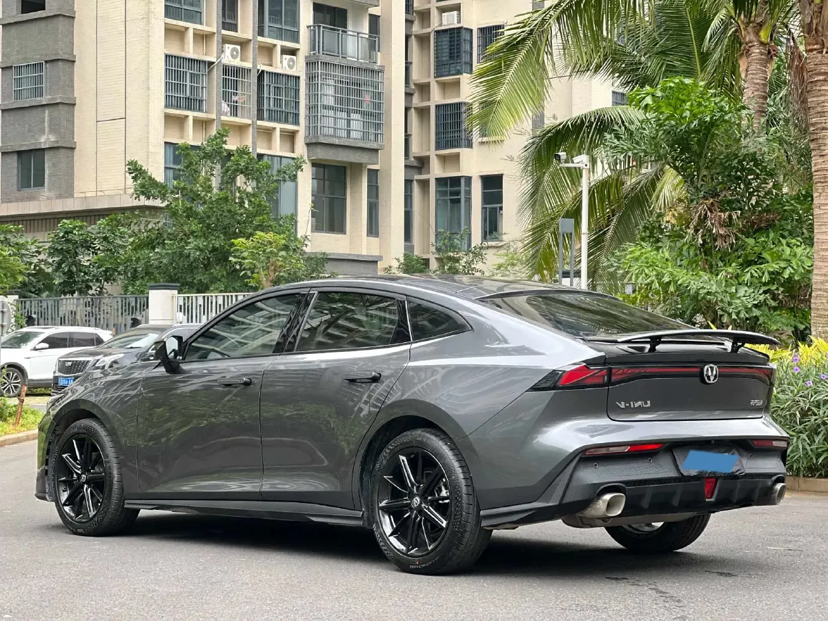 2023 ChangAn UNI-V 1.5T 188HP L4 7DCT,autocango,china used car exporter,china ev exporter,chinese used car exporter,chinese used ev exporter