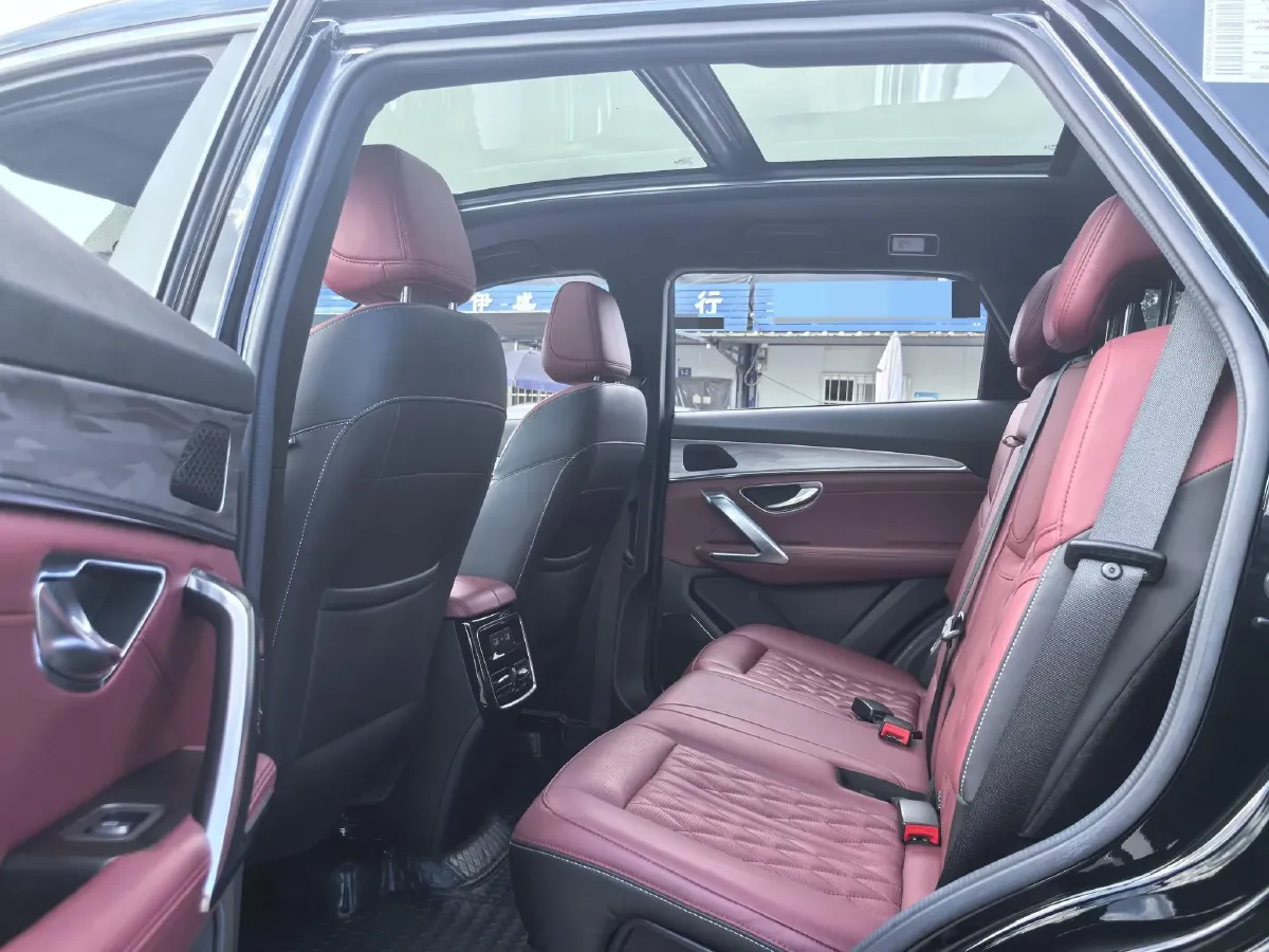 2023 ChangAn Oshan X7 Plus 1.5T 188HP L4 7DCT,autocango,china used car exporter,china ev exporter,chinese used car exporter,chinese used ev exporter