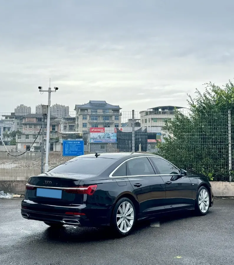 2021 Audi A6L 2.0T 224HP L4 7DCT,autocango,china used car exporter,china ev exporter,chinese used car exporter,chinese used ev exporter