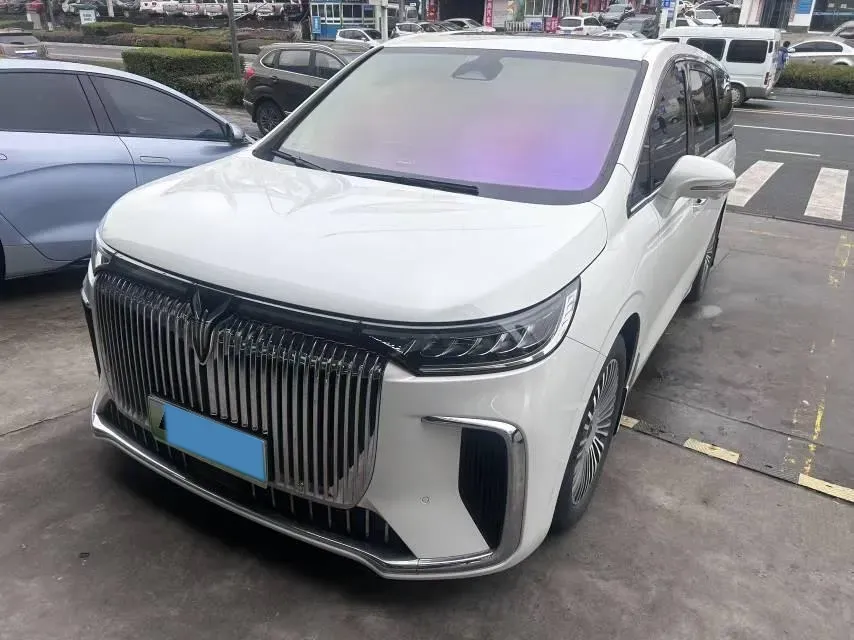 2025 Voyah Dream 1.5T 150HP L4 PHEV 41.7KWH,autocango,china used car exporter,china ev exporter,chinese used car exporter,chinese used ev exporter