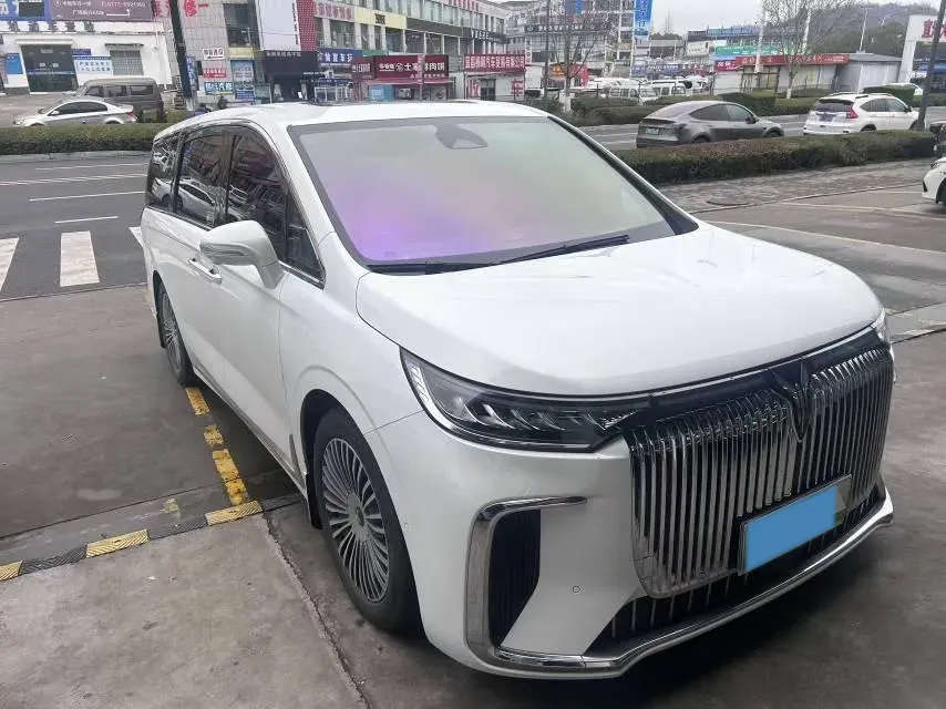 2025 Voyah Dream 1.5T 150HP L4 PHEV 41.7KWH,autocango,china used car exporter,china ev exporter,chinese used car exporter,chinese used ev exporter