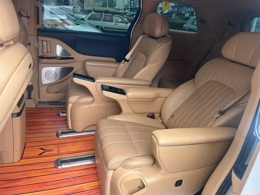 2025 Voyah Dream 1.5T 150HP L4 PHEV 41.7KWH,autocango,china used car exporter,china ev exporter,chinese used car exporter,chinese used ev exporter